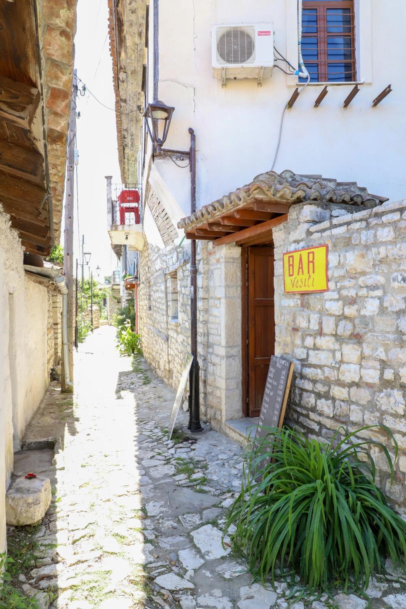 Guest House Vasili Berat Exterior foto