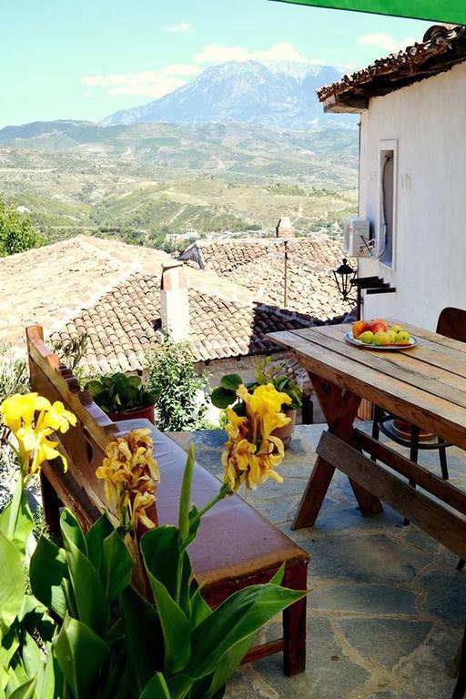 Guest House Vasili Berat Exterior foto