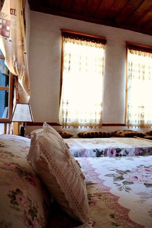 Guest House Vasili Berat Exterior foto